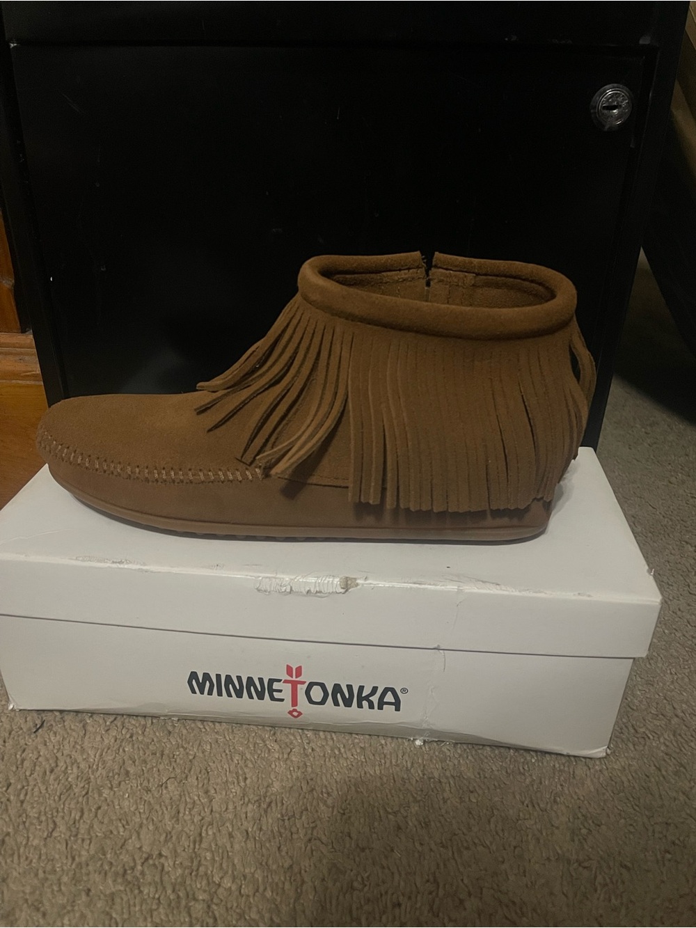 Minnetonka woman’s  Tan Suede Fringe Ankle Slip-On with side zipper